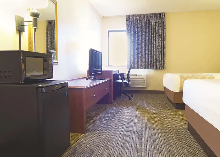 La Quinta Inn By Wyndham Milwaukee Airport / Oak Creek